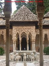 Alhambra. Patio de los Leones. 