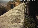 Alhambra. Jardín de los Adarves. Parapeto de la muralla