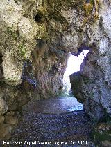 Balneario de Alicn de las Torres. Paso a travs del Acueducto del Toril