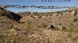 Puente medieval El Pontn. El viaducto y en primer trmino El Pontn