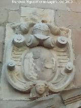 Palacio de los Prez de Vargas. Escudo izquierdo