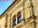 Casa de los Cabrera. Ventana con parteluz y escudos