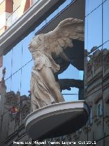 Edificio de la Calle Canalejas n 4. Estatua