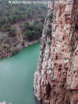 Pantano Tajo de la Encantada. Paredes del Desfiladero de los Gaitanes