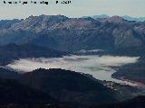 Pantano del Tranco. Desde el Yelmo con niebla