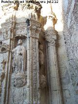 Iglesia de la Asuncin. Estatuas de la derecha