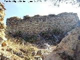 Castillo de Abrehuy. Interior del bastin y muro del recinto principal