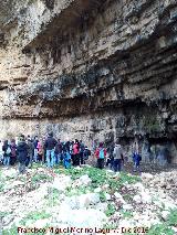 Petroglifos rupestres de El Toril. Grupo de personas para contemplar el solsticio