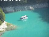 Pantano de Guadalest. Barco solar