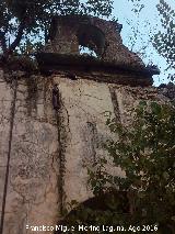 Ermita de Jabalcuz. Espadaa y tirantes de hierro a intramuros