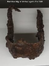 Palacio ibero del Cerro de la Merced. Pieza de agarre del gozne de una puerta. Exposici�n en el Museo Ibero de Ja�n