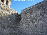 Castillo de La Guardia. Muralla. Detalle de la esquina con la puerta en acodo a intramuros