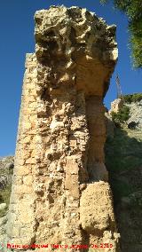 Muralla de Jan. Torren Sur II. Detalle del arranque del lienzo
