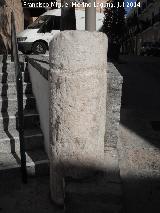 Iglesia de la Encarnacin. Columna romana en sus escaleras