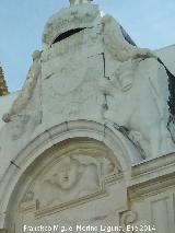 Fuente de Fernando VI. Escudo de Fernando VI con los leones coronados